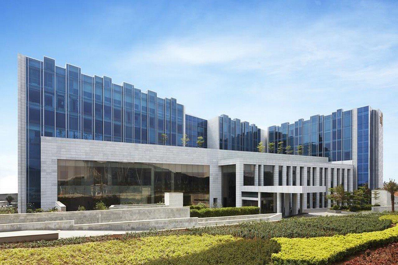 Taj Bangalore Devanahalli Екстериор снимка The new building of the University of Patras