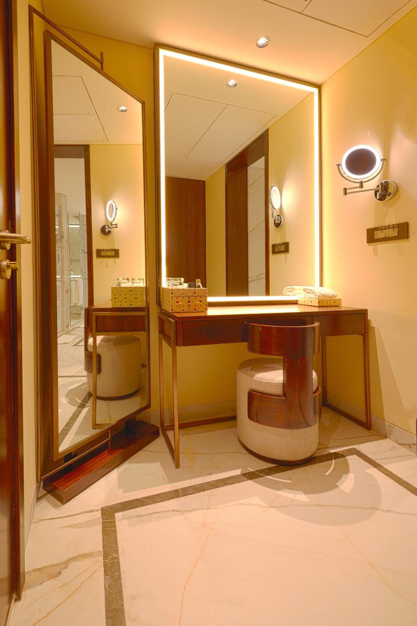 Taj Bangalore Devanahalli Екстериор снимка A dressing table