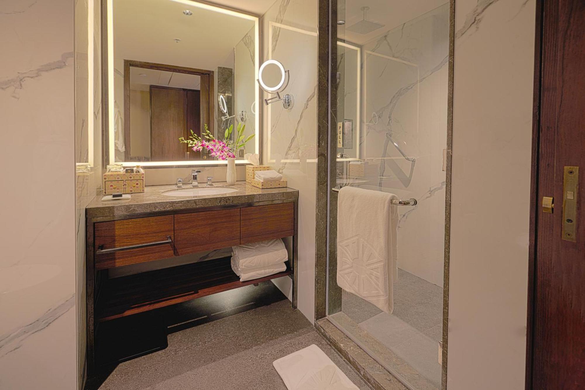 Taj Bangalore Devanahalli Екстериор снимка Bathroom