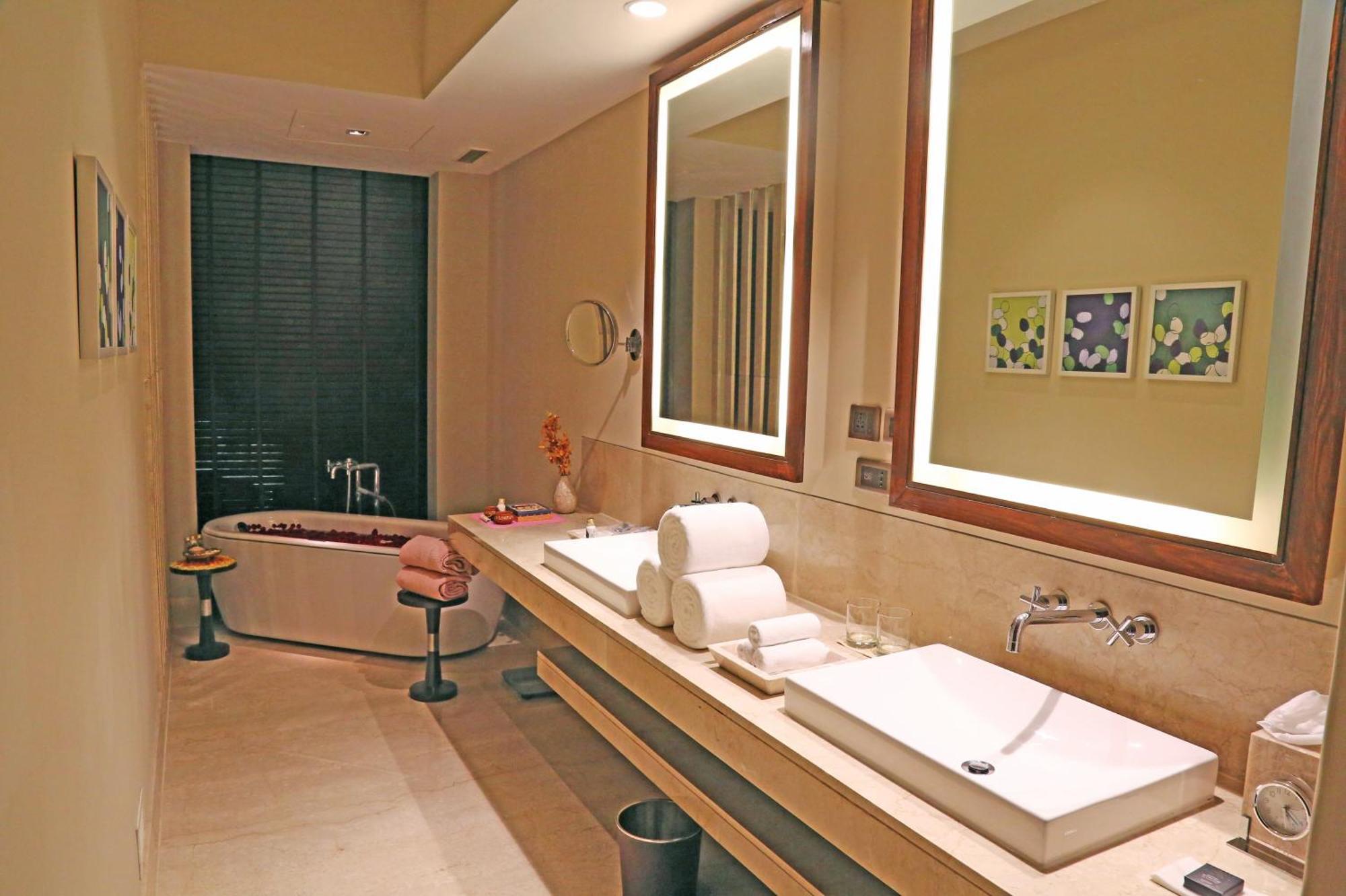Taj Bangalore Devanahalli Стая снимка Bathroom