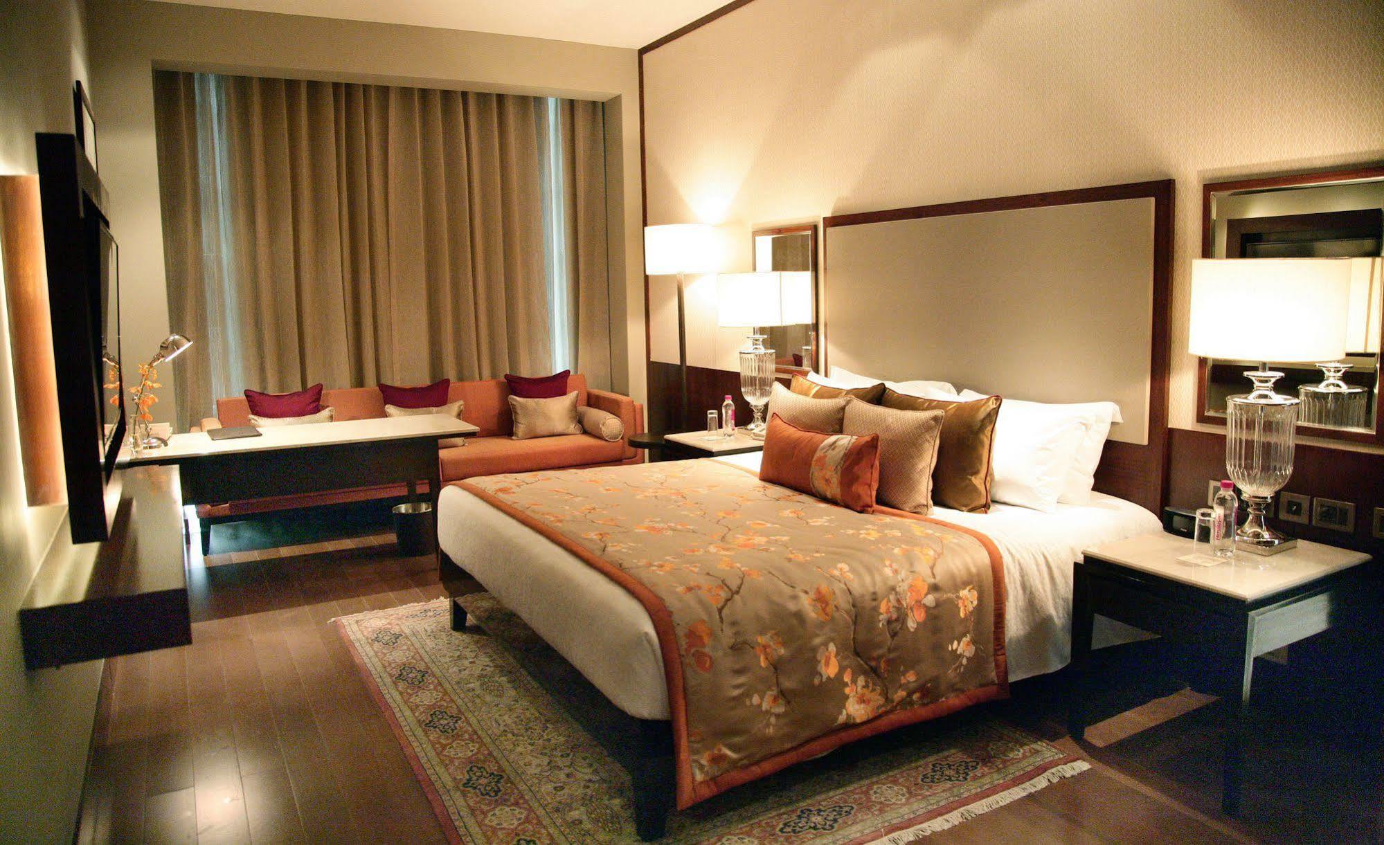 Taj Bangalore Devanahalli Екстериор снимка A bedroom at the Taj Mahal Palace, Mumbai