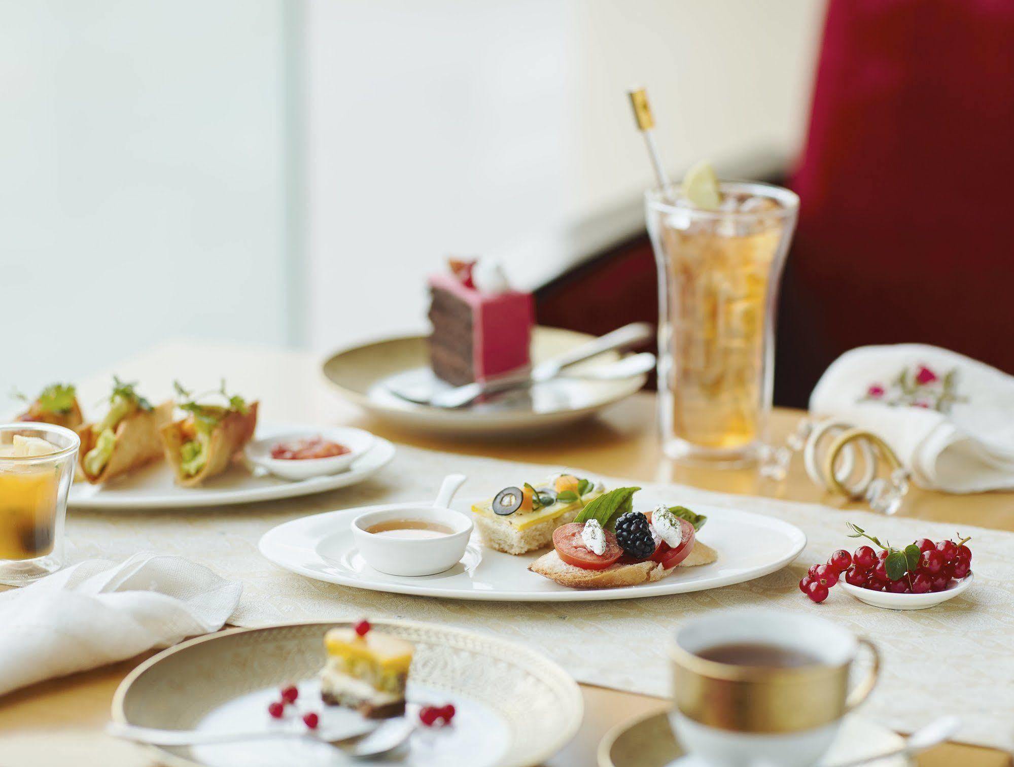 Taj Bangalore Devanahalli Екстериор снимка A typical afternoon tea